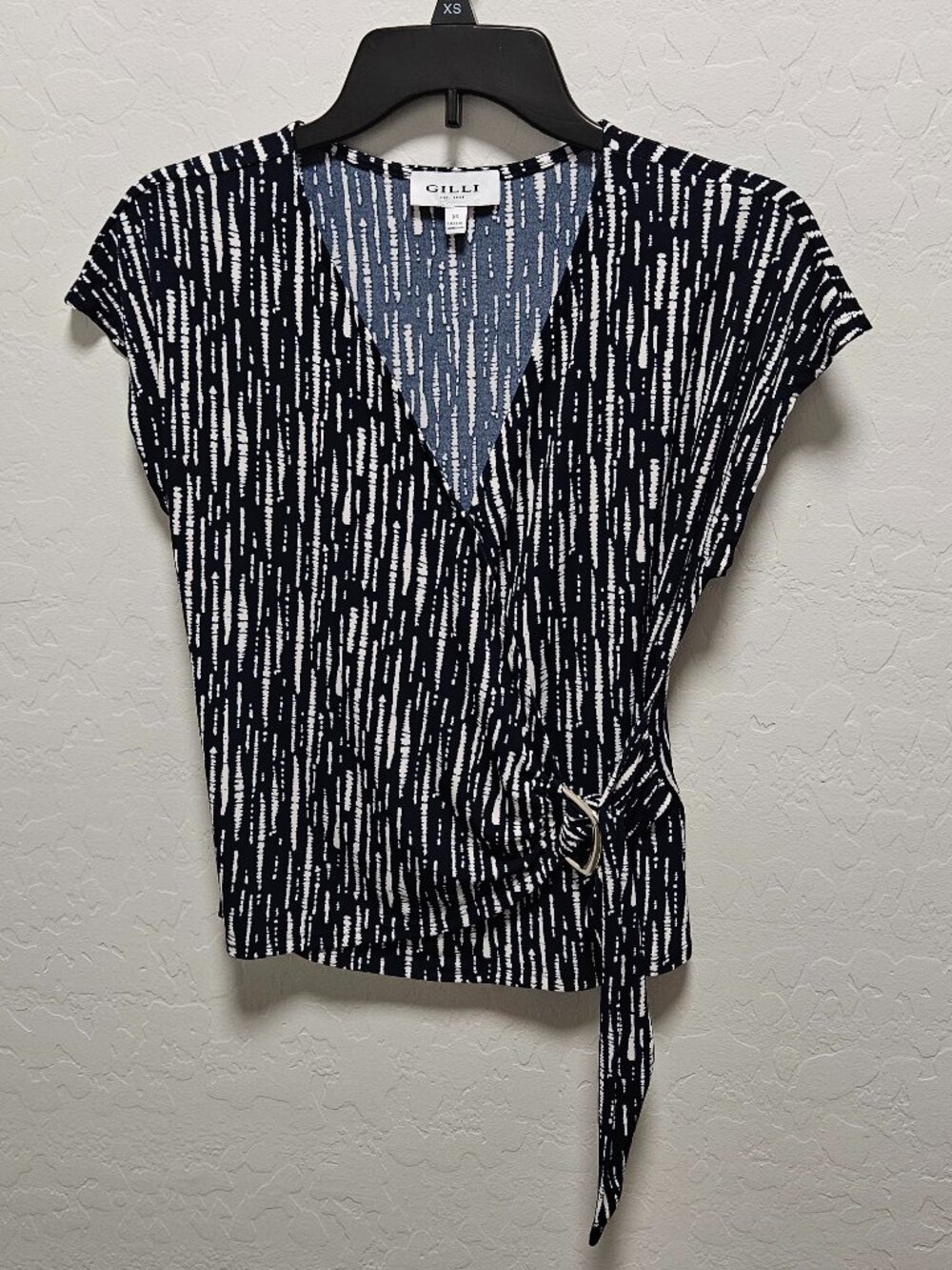 Gilli Navy Blue White Print Wrap Top XS D-Ring Sash